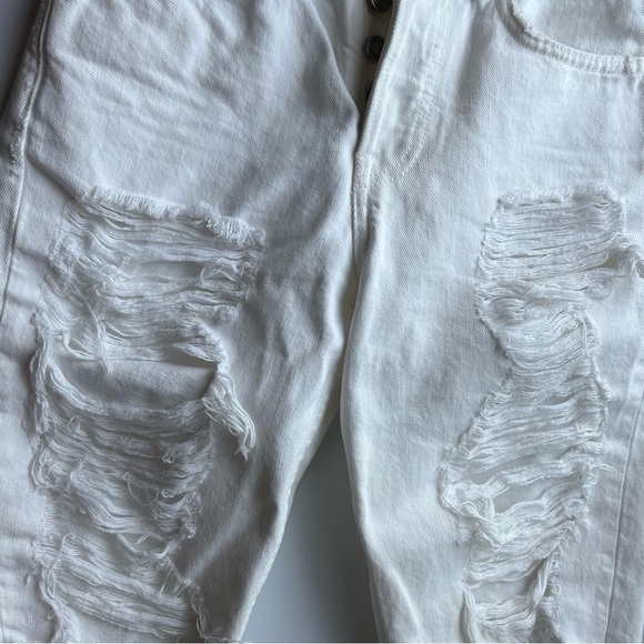 GRLFRND • White Destructed Beverly Bermuda Shorts - Picture 5 of 11